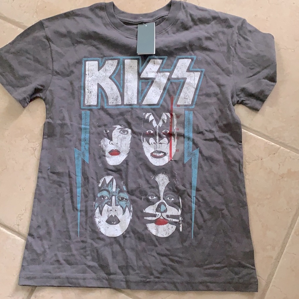 Kiss graphic tee